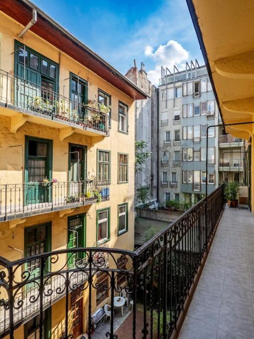 Mexicopo Apartment With Garage Boedapest Buitenkant foto